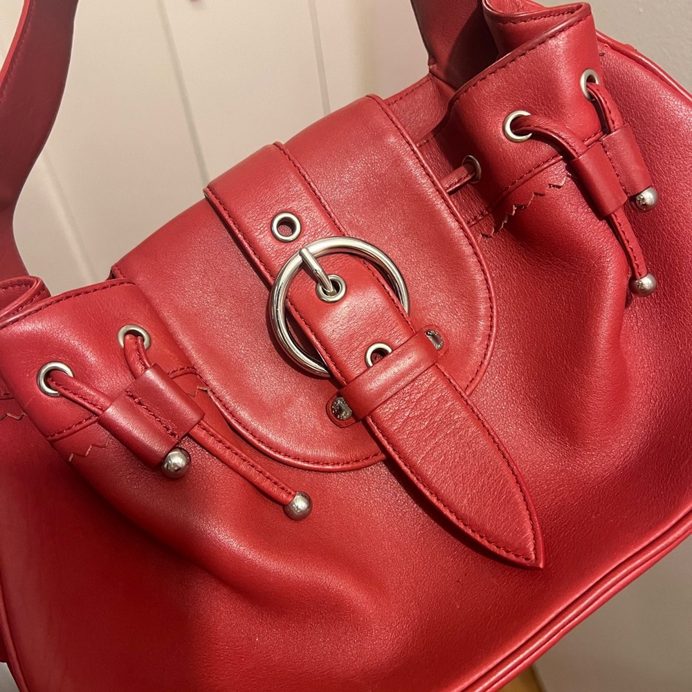 Desmo ruby red shoulder bag in Italian leather.